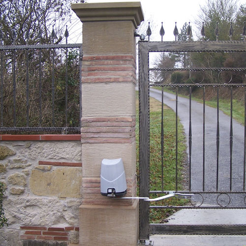 Stellantrieb für Flügeltore - ARTIKO - DUCATI HOME AUTOMATION - solarbetrieben