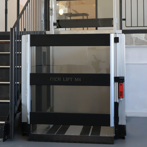 Hebeplattform für Rollstühle - Tech Lift M4 - Tech Line Sweden - für Gebäude / für Privatgebrauch / zur beruflichen Nutzung