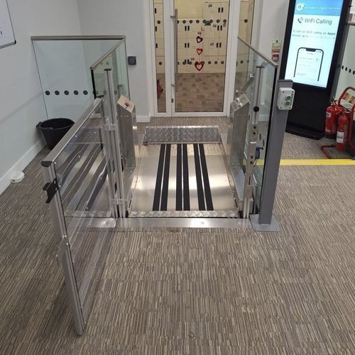 Hebeplattform für Rollstühle - Tech Lift 500 - Tech Line Sweden - für Gebäude / für Privatgebrauch / zur beruflichen Nutzung
