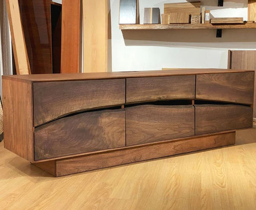 Modernes Sideboard - Enzo - LITOOC - Nussbaum / Harz / maßgefertigt