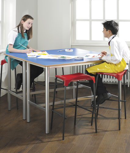 Moderner Hocker - WSM - metalliform - Kunststoff / stapelbar / mit Fußstütze