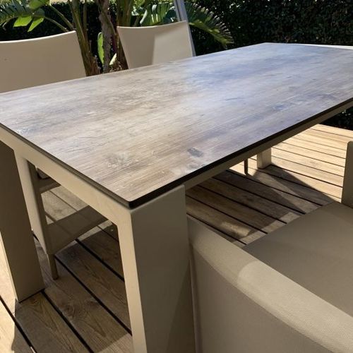 Moderner Esstisch - Table repas - MOUSSES ETOILES - Aluminium / thermolackiertes Aluminium / Laminat