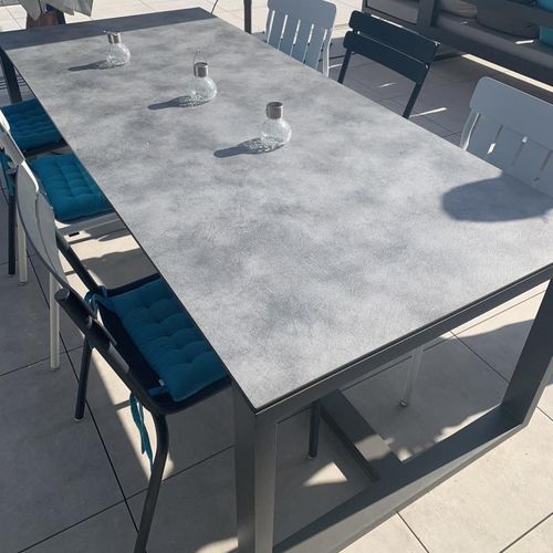 Design-Esstisch - Table repas sur mesure - MOUSSES ETOILES - Aluminium / Laminat / Gestell aus Aluminium