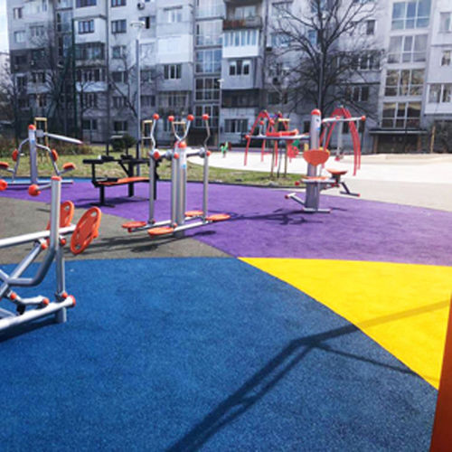 Bodenbelag für Spielplätze - QUICKLAWN SAFEPOL - KDF - Sports Flooring Production - Recyclinggummi / Polyurethan / andere Formate