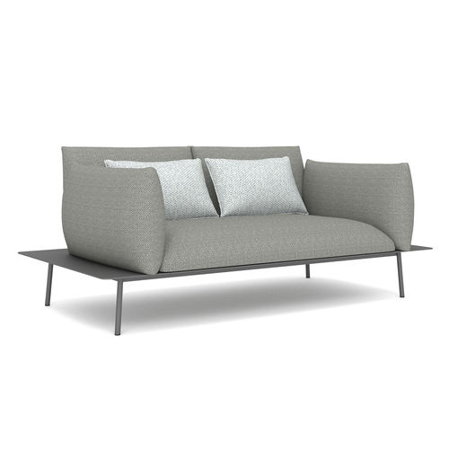 Modernes Sofa - KONA - IVINI - für Außenbereich / Sunbrella® / mit Armlehnen