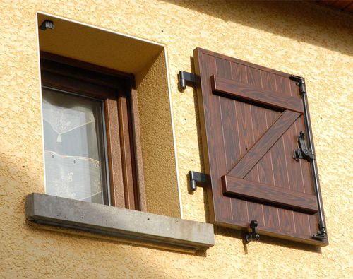 Einflügeliger Fensterladen - 27 mm - Volets Thiebaut - extrudiertes Aluminium / thermolackiert / Holzoptik
