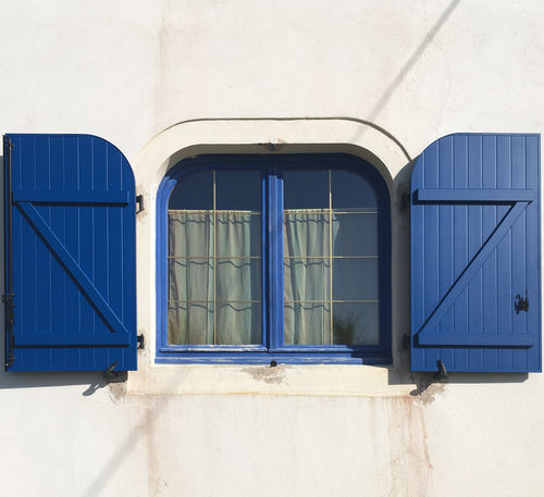 Einflügeliger Fensterladen - PLEIN ISOL&Eacute; - Volets Thiebaut - lackiertes Aluminium / Polystyrol / Holzoptik