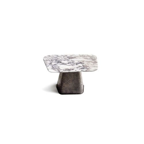 Moderner Couchtisch - CHEOPE - HESSENTIA | Cornelio Cappellini - Marmor / Gestell aus Metall / quadratisch