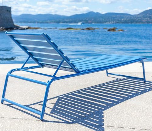 Moderne Sonnenliege - FRENCH RIVIERA - Edmond & Fils - Holz / Stahl / für Gewerbegebrauch