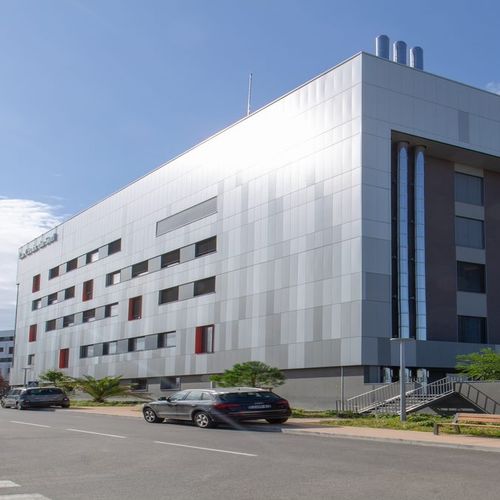 Fassadenverkleidung aus Lamellen - ST   - ArcelorMittal Building Solutions - Kassetten / Aluminium / Stahl