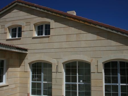 Paneel-Fassadenverkleidung - CONDADO® - ARENISCAS STONE - Naturstein / Kalkstein / gerillt