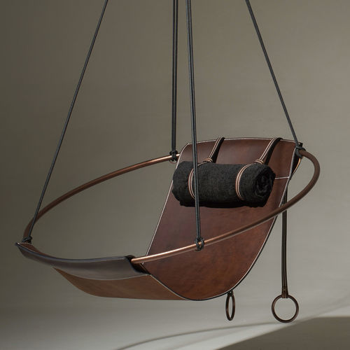 Moderner Hängender Stuhl - THICK LEATHER - Studio Stirling - für den Innenraum / Leder / Kordel