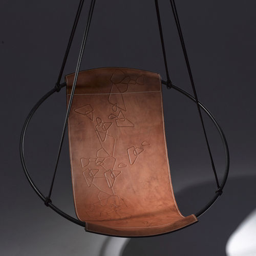 Moderner Hängender Stuhl - SLING DEBOSSED - Studio Stirling - für Terrasse / für den Innenraum / Leder