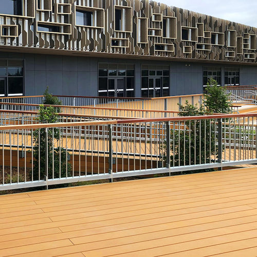 Verbundwerkstoff-Terrassendiele - FIBA-DEK - Innowood - Holzoptik / für Gewerbegebrauch / nachhaltig