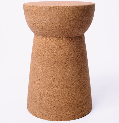 Moderner Hocker - FORMA - CREATIVE-CORK - Kork / Gestell aus Holz / mit Mittelfuß