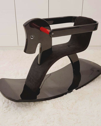 Kohlefaser-Schaukelpferd - LE CHEVAL - ALVARAE Design Studio