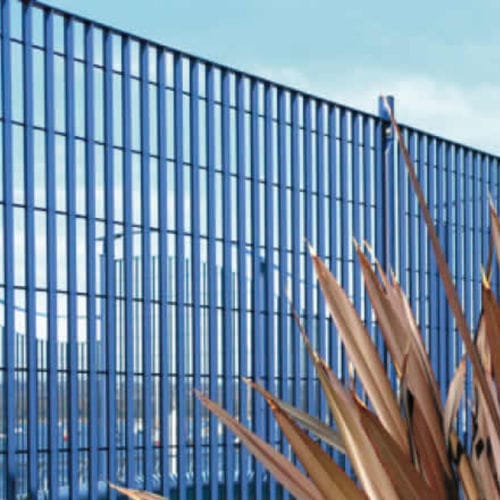 Plattenzaun - PEUCEZIA - Emmegi spa - für Wohnhaus / zur beruflichen Nutzung / Industrie