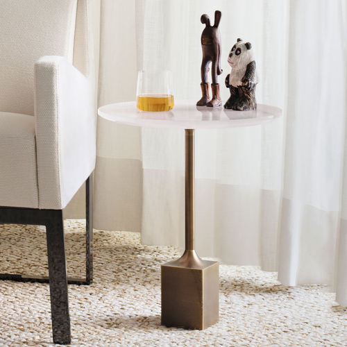 Moderner Beistelltisch - Madison Avenue - MAN OF PARTS - Marmor / Onyx / Gestell aus gebürstetem Messing