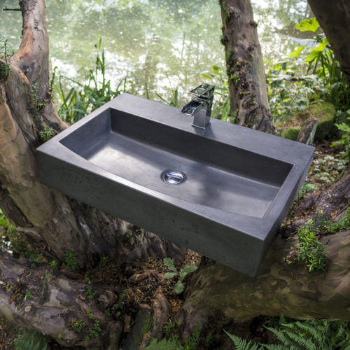 Wand-Waschbecken - LABRUM - CRÉER s.r.o. - Beton / handgefertigt / rechteckig