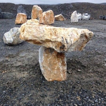 Steinblock zur Außenraumgestaltung - YELLOW MONOLITHS - Canteras el cerro s. l. - Dekor / Marmor