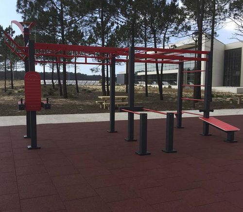Fitnesspark für öffentliche Bereiche - TR FIT - Veco Urban Design - Dips / Lat-Pulldown / Bauchpresse