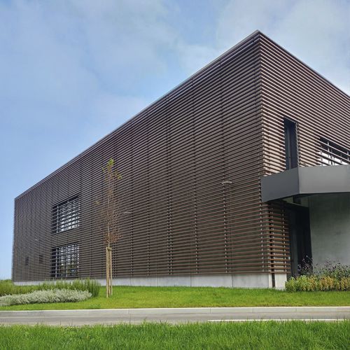 Horizontale Fassadenverkleidung - BATTENS 50 - ForMe - Rohr / extrudiertes Aluminium / mit Montageclip