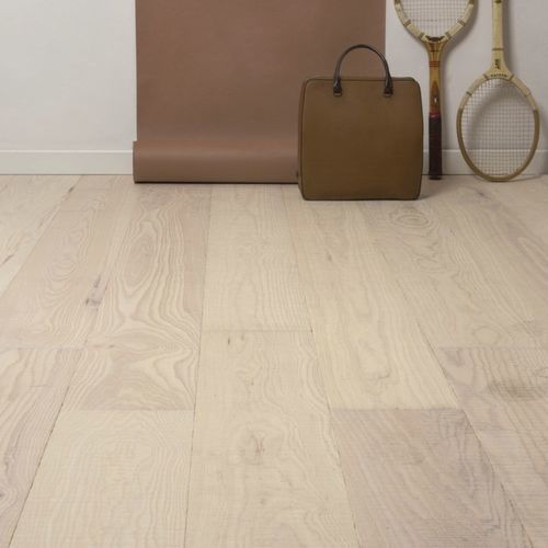 Massivparkett - B.Different - BRUNO SRL - Esche / Schiffsbrücke / verklebt