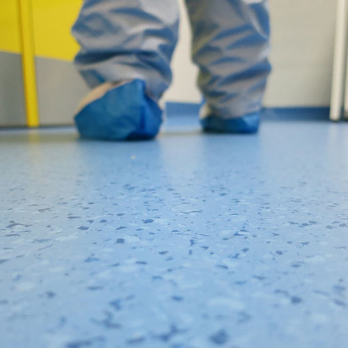 Hochleistungsfähiger Bodenbelag - MIPOLAM BIOCONTROL - Gerflor - Contract Sport & Contract Flooring - Vinyl / für den Innenraum / für starke Begehung