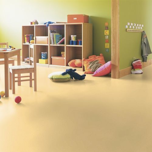 Vinyl-Bodenbelag - MIPOLAM BIOPLANET  - Gerflor - Contract Sport & Contract Flooring - für den Innenraum / für Büro / für Lehrzwecke