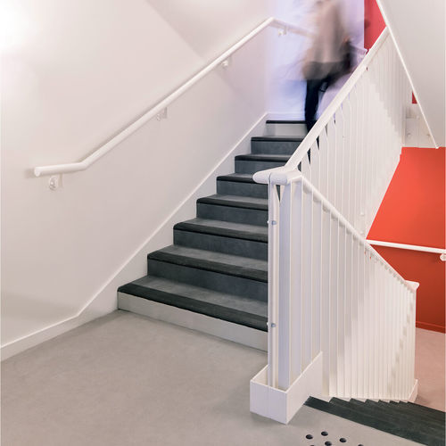 Bodenbelag für Treppen - TARASTEP PRO  - Gerflor - Contract Sport & Contract Flooring - Vinyl / für den Innenraum / für Büro