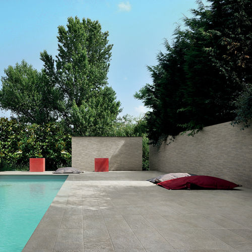 Feinsteinzeugfliesen - CERAMICHE CAESAR - in Naturoptik / für den Innenraum / für Poolrand