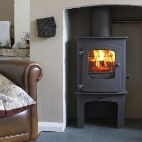 Wasserführender Kaminofen / Holz - CHARNWOOD - 0 - 5 kW / bodenstehend / traditionell