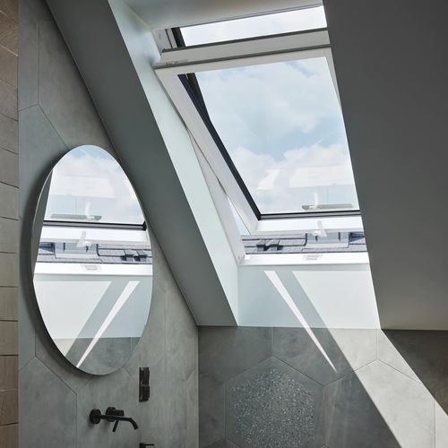 Aluminium-Dachfenster - PTP-V U41 ABMX - FAKRO - aus uPVC / schwenkbar / mit Dreifachverglasung