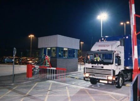 Absperrung zur Verkehrsleitung - BROUGHTON 410 - HERAS - Hebe / Aluminium / für Straße