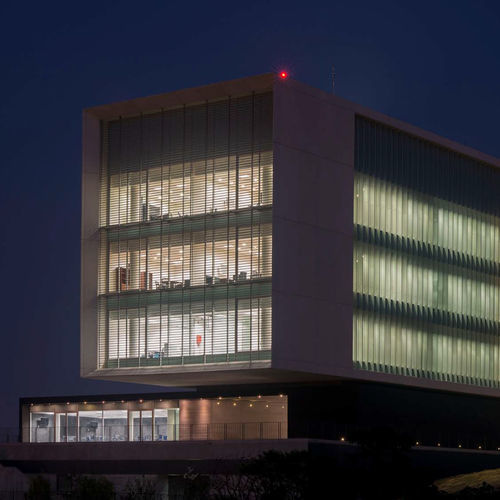 Vorhangfassade / freitragende Struktur - GEODE 52 - TECHNAL - aus Aluminium und Glas / mit integrierter Isolierung / Akustik