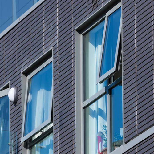Glasfenster - SOLEAL NEXT 75 VISIBLE - TECHNAL - Metall / Fall / mit Dreifachverglasung
