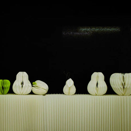 Papier-Skulptur - HONEYCOMB DROP FRUIT - PROCÉDÉS CHÉNEL INTERNATIONAL - hängend / freistehend / für öffentliche Einrichtungen