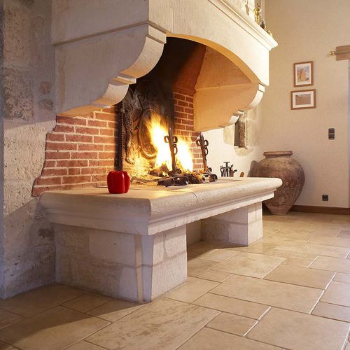 Klassische Kaminumrandung - AUBEROCHE QUERCY - OCCITANIE PIERRES - Stein / weiß