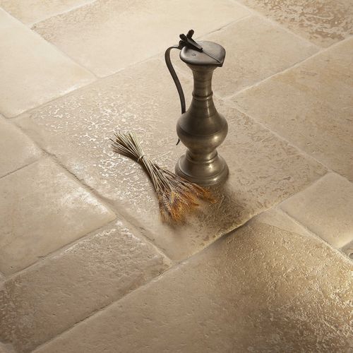 Natursteinplattenbelag - AUBEROCHE POMMELÉE - OCCITANIE PIERRES - für den Innenraum / für Wohnzimmer / texturiert