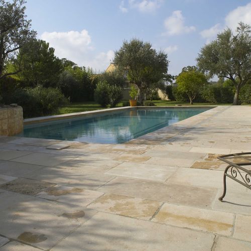 Natursteinplattenbelag - AUBEROCHE BOURIANE - RUSTIQUE - OCCITANIE PIERRES - für Außenbereich / für Poolrand / für Pool