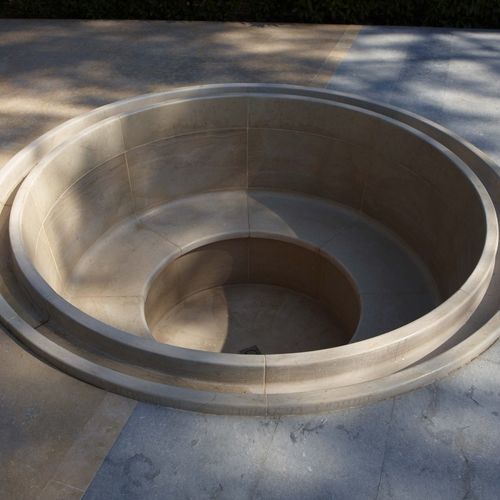 Garten-Springbrunnen - AUBEROCHE BOURIANE - OCCITANIE PIERRES - bodenstehend / Naturstein / klassisch