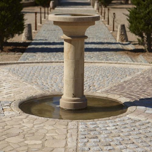 GartenSpringbrunnen AUBEROCHE BOURIANE OCCITANIE PIERRES Park