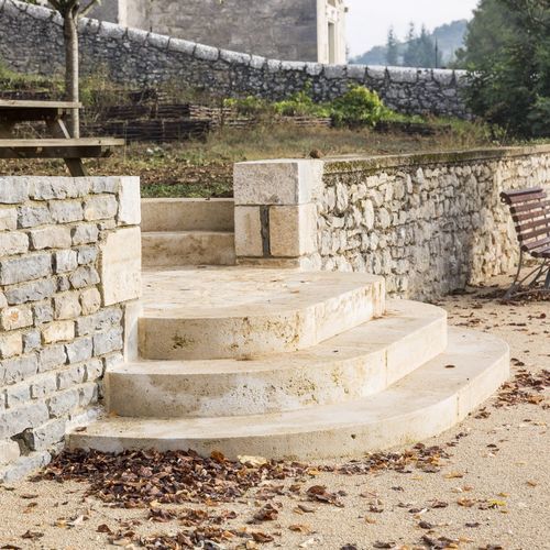 Gerade Treppe - AUBEROCHE - OCCITANIE PIERRES - Steinstufen / Beton / für Privatgebrauch