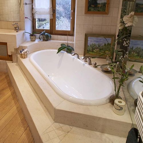 Badewannenverkleidung für Eckeinbau - BORRÈZE - OCCITANIE PIERRES - Feinsteinzeug
