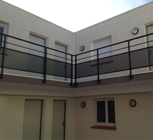 Balkon mit Stangen - RIVANEL - ORIAL - Lochblech / Aluminium