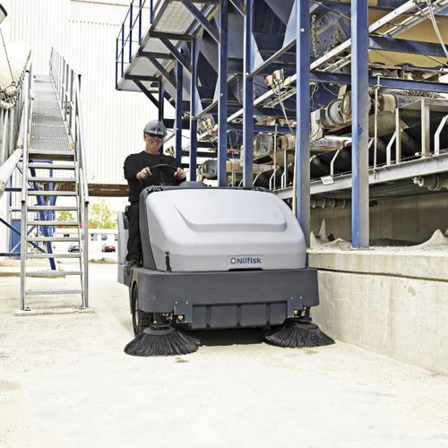 Aufsitz-Kehrsauger - SWEEPER SR 1601 D3 HD - NILFISK