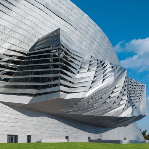 Hinterlüftete Fassade / Einbrand-Keramik - J73A UP® - NOVELIS - anodisiertes Aluminium