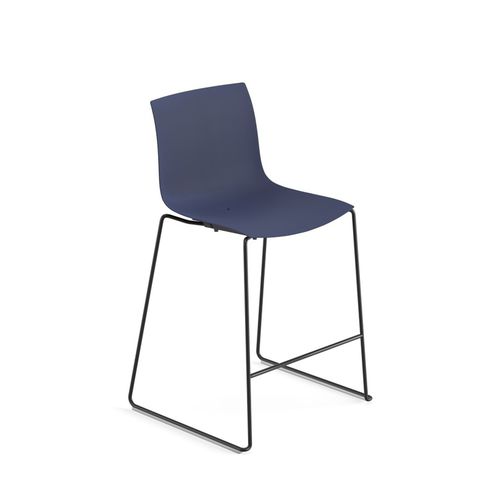Moderner Barhocker - CATIFA (RE) 46 - Arper - Polypropylen / mit Kufengestell / mit Fußstütze