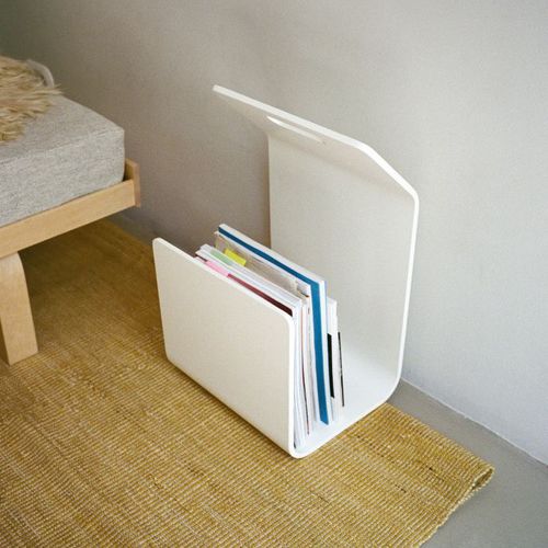 Moderner Zeitschriftenständer - KANTO - Artek - für Privatgebrauch / Birke / weiß