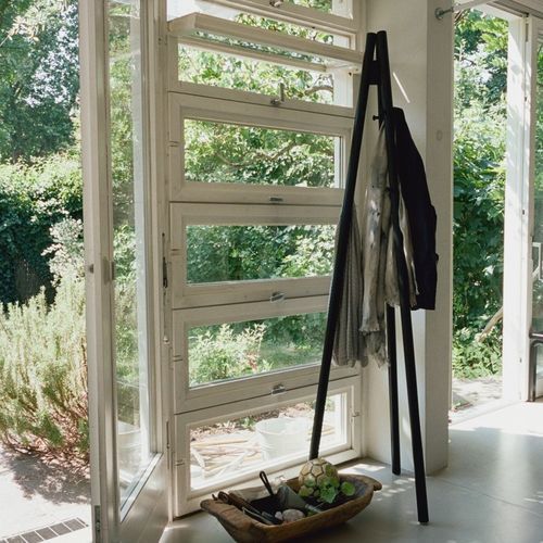 Bodenstehender Garderobenständer - KIILA - Artek - modern / Stahlblech / Esche